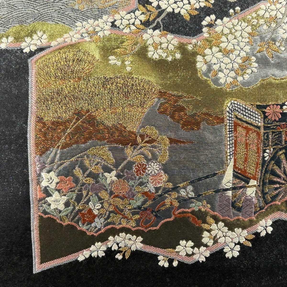 袋帶 秀品級 青銅金金箔 御所車 櫻花 唐織 墨 黑色 お太鼓柄 純蠶絲
