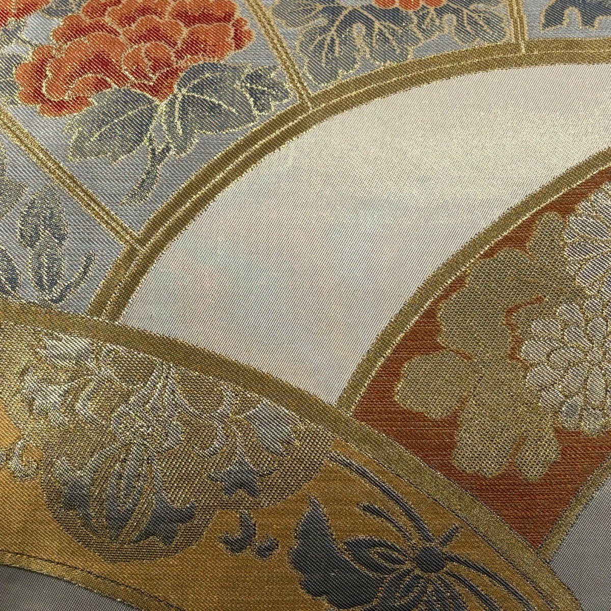 【美品】 袋帶 秀品級 川島織物 有落款 菊花 牡丹 金絲 金金箔 米色 六通 純蠶絲