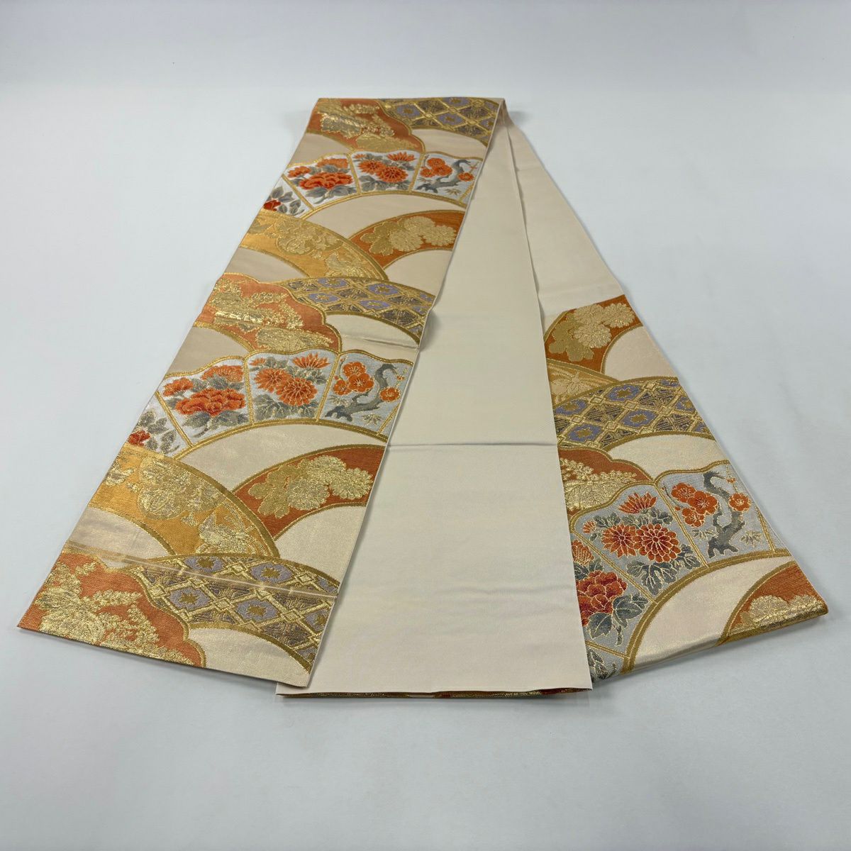 【美品】 袋帶 秀品級 川島織物 有落款 菊花 牡丹 金絲 金金箔 米色 六通 純蠶絲
