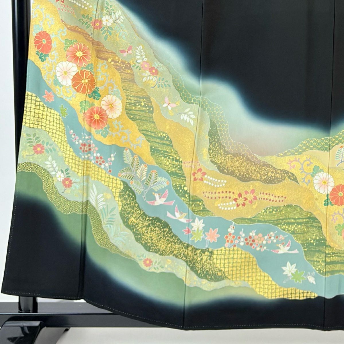 黑留袖禮服 身長158cm 袖長65cm M 雙層 松樹井青青 落款 菊花 花 鳥 金銀彩 金絲 黑 純蠶絲 名品級