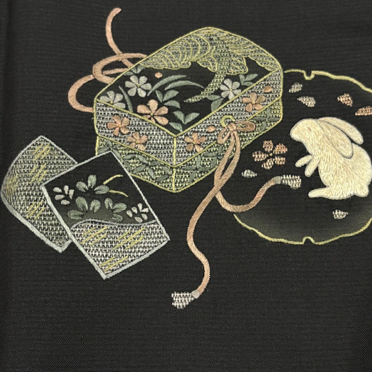 付下 身長153cm 袖長63cm S 雙層 紬織織 地 落款あり 文箱 兔子 刺繡 焦茶 純蠶絲 名品級