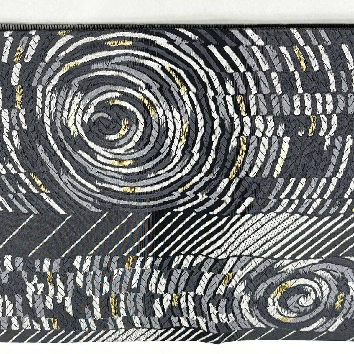 【美品】 袋帶 逸品級 新小石丸 松樹煙染 斜紋 渦卷 金絲 唐織 黑灰 六通 純蠶絲