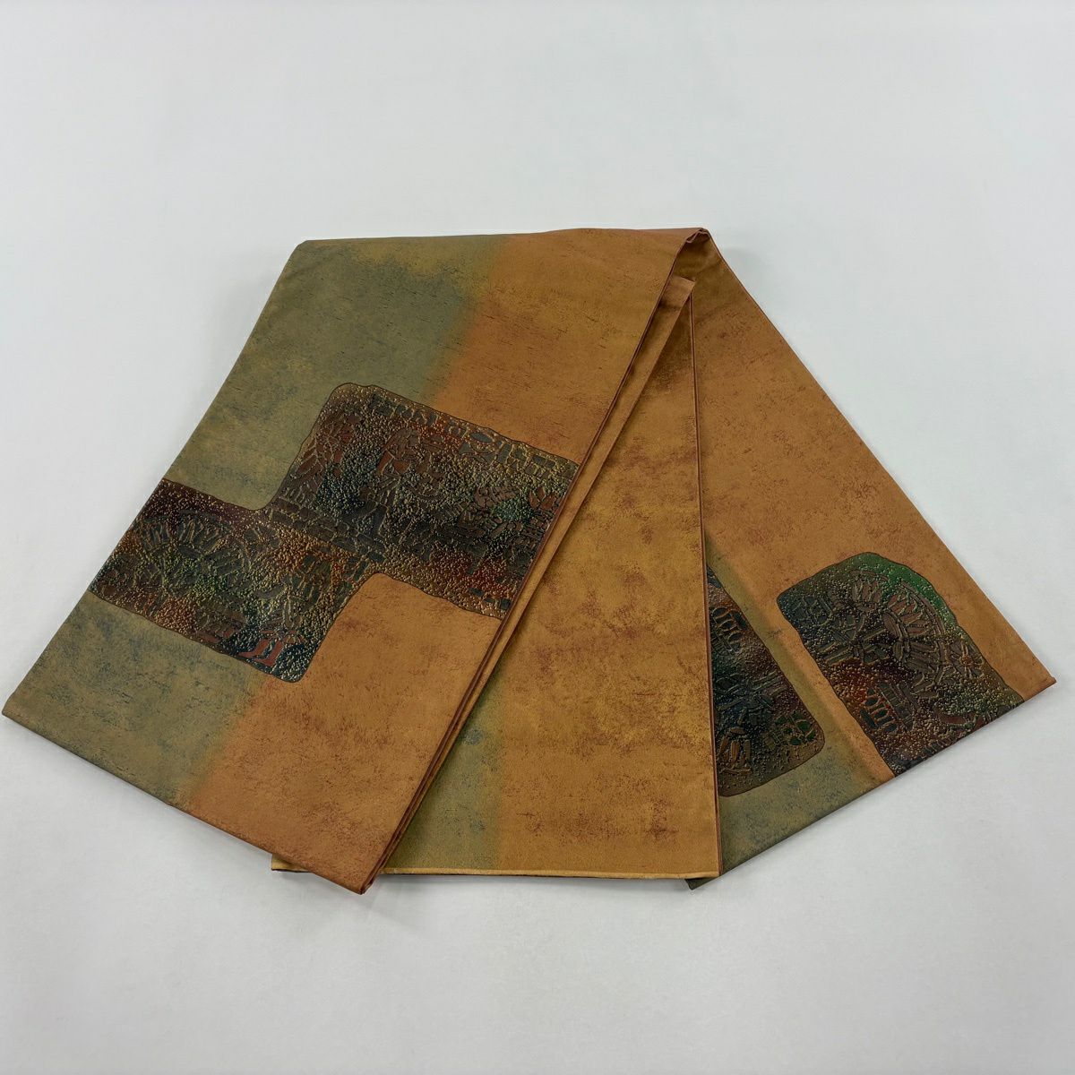 【美品】 袋帶 逸品級 落款 牛首紬織 科普特圖案 金銀彩 茶綠 お太鼓圖案 純蠶絲