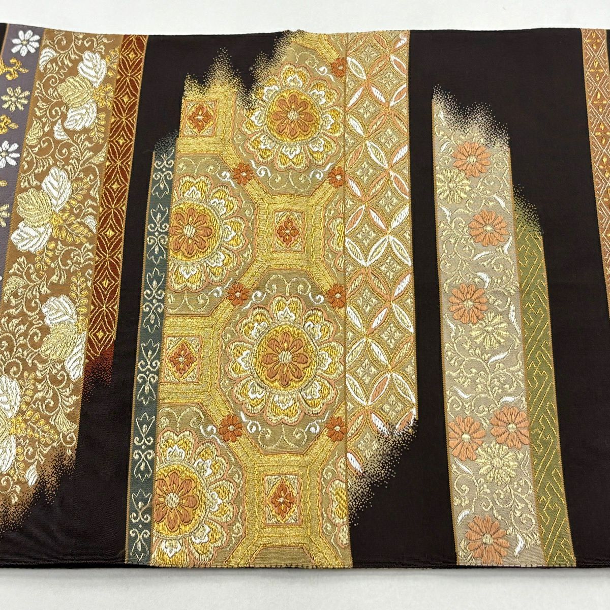 【美品】 袋帶 逸品級 河村織物 落款あり 栄昌綴 有職裂橫段文 手織 華紋 草花紋 金銀絲 唐織 濃紫 六通 純蠶絲