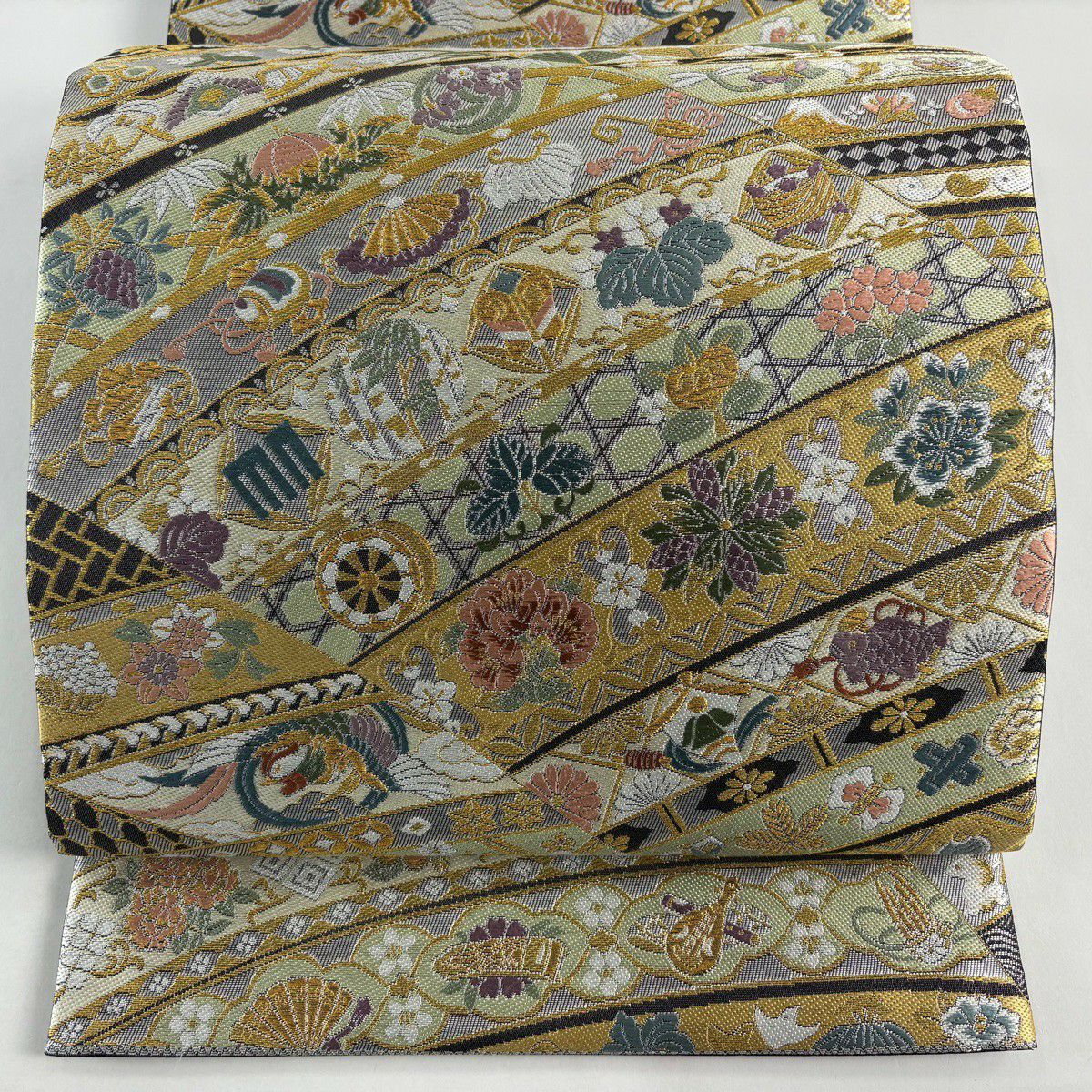 【美品】 袋帶 名品級 手先二通り 寶盡くし 草花紋紋 金金箔 金銀彩 金色 大鼓圖案 純蠶絲