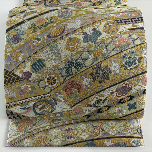 【美品】 袋帶 名品級 手先二通り 寶盡くし 草花紋紋 金金箔 金銀彩 金色 大鼓圖案 純蠶絲