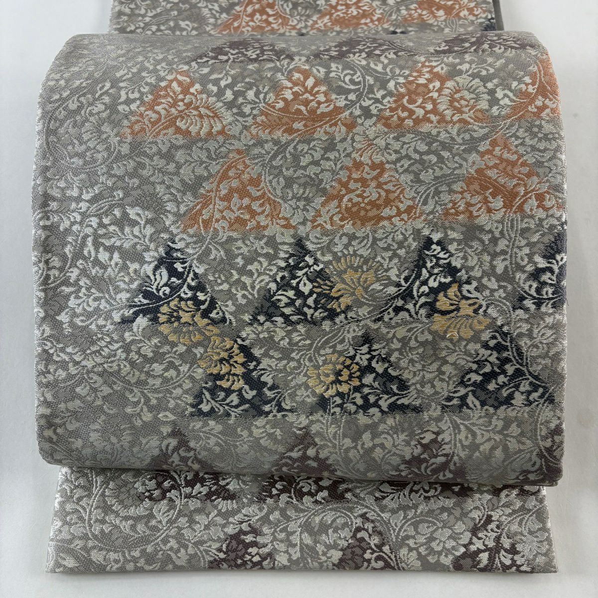 【美品】 袋帶 名品級 花唐草紋 鱗 灰 全通 純蠶絲