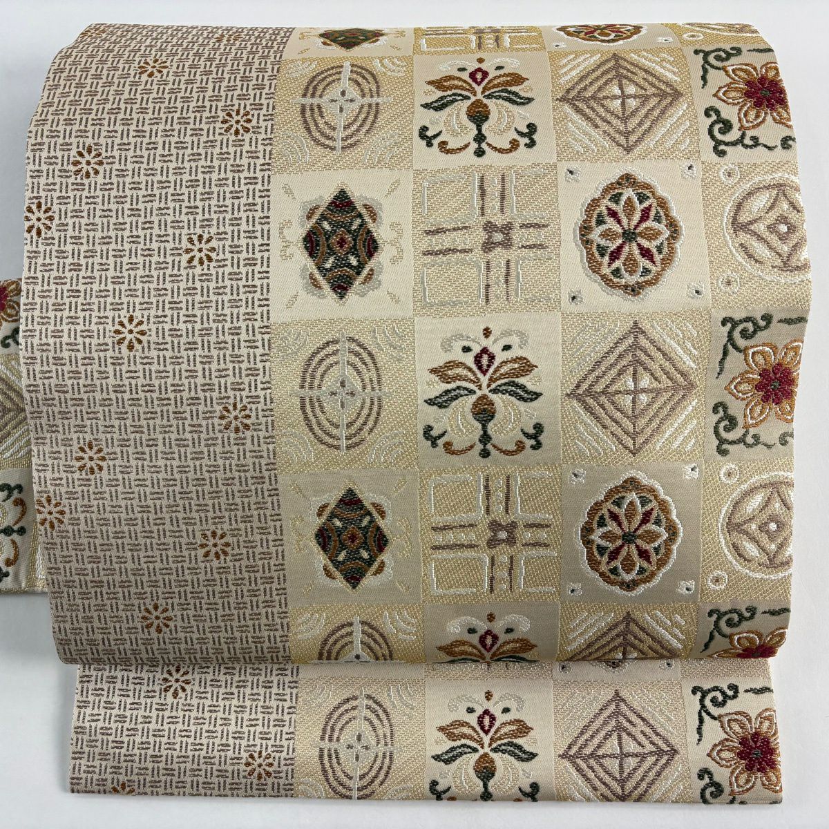 【美品】 名古屋帶 名品級 市松樹 草花紋 金糸 米色 純蠶絲