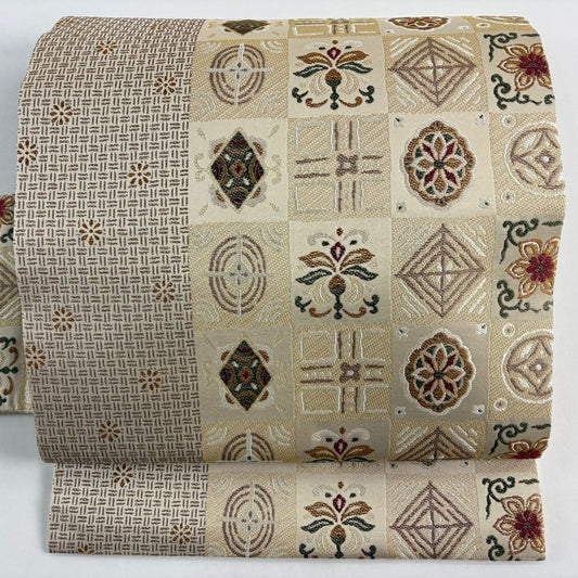 【美品】 名古屋帶 名品級 市松樹 草花紋 金糸 米色 純蠶絲
