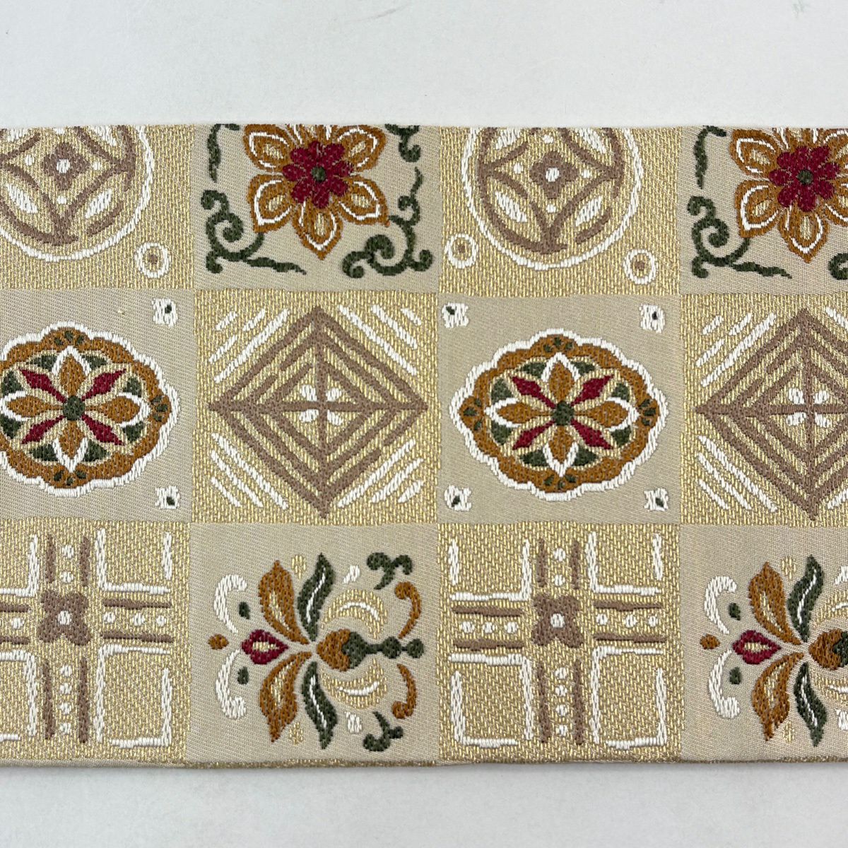 【美品】 名古屋帶 名品級 市松樹 草花紋 金糸 米色 純蠶絲