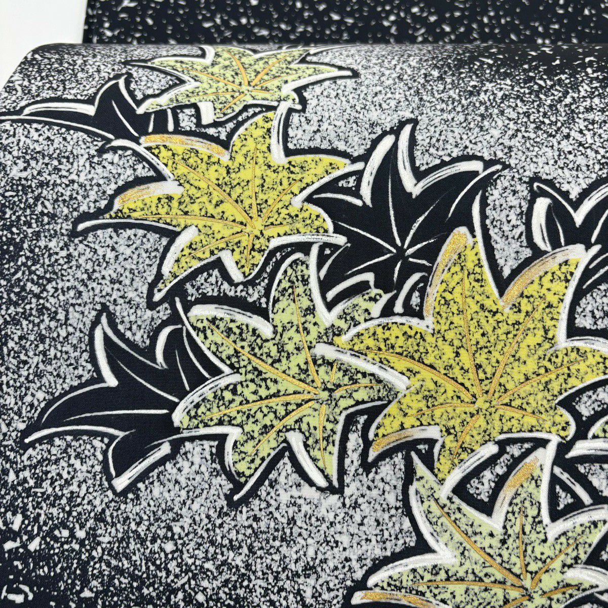 【美品】 開口名古屋帶 名品級 楓 金彩裝飾 黑 純蠶絲