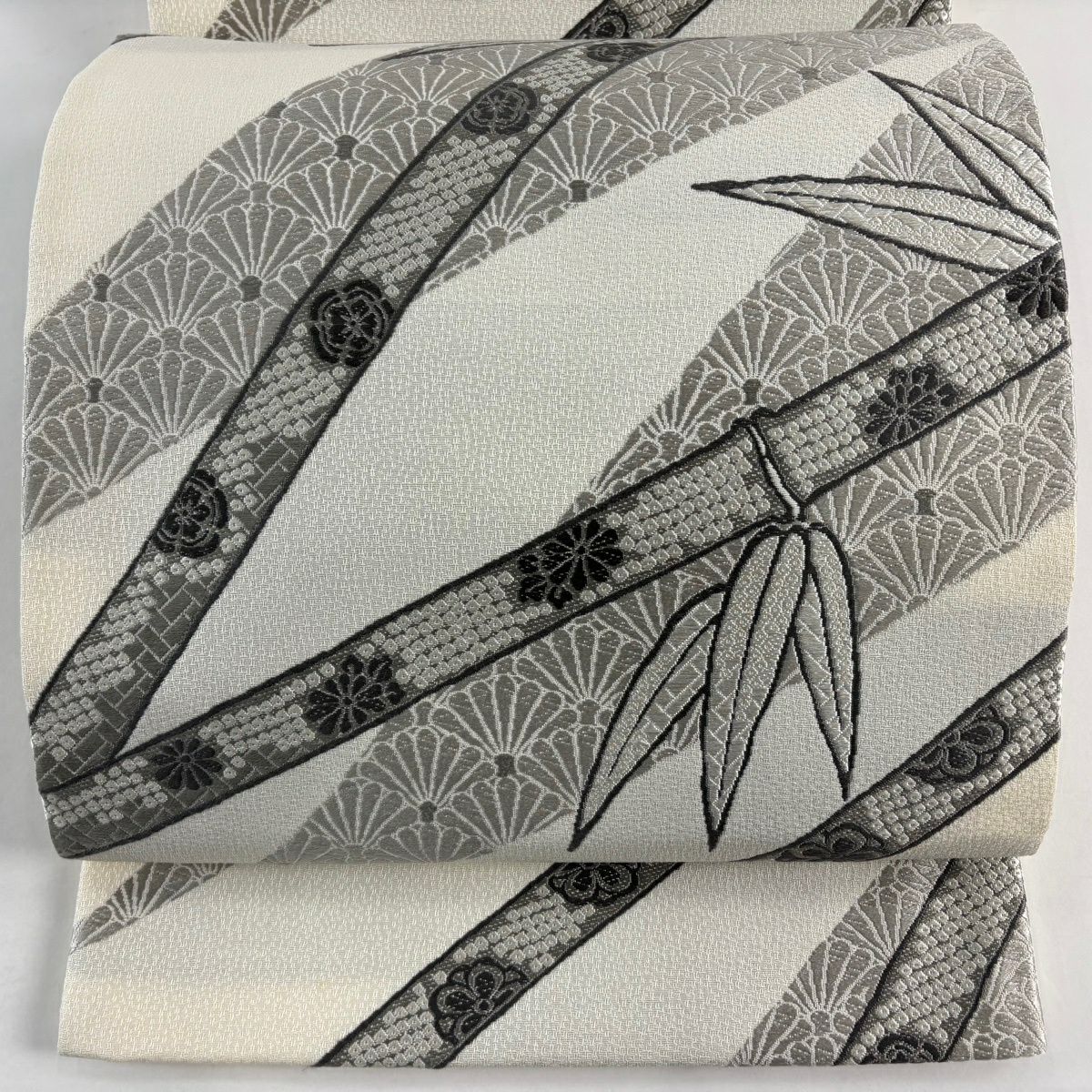【美品】 袋帶 名品級 竹子 菊花 唐織 金金箔 奶油 六通 純蠶絲