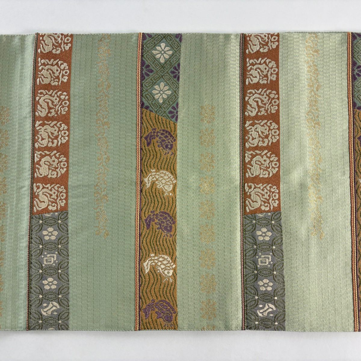 【美品】 袋帶 名品級 花唐草紋 荒磯 刺繡 金金箔 淺綠 お太鼓圖案 純蠶絲