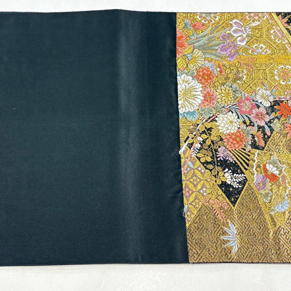 【美品】 袋帶 秀品級 貝桶 草花紋 金糸 金金箔 黑 六通 純蠶絲