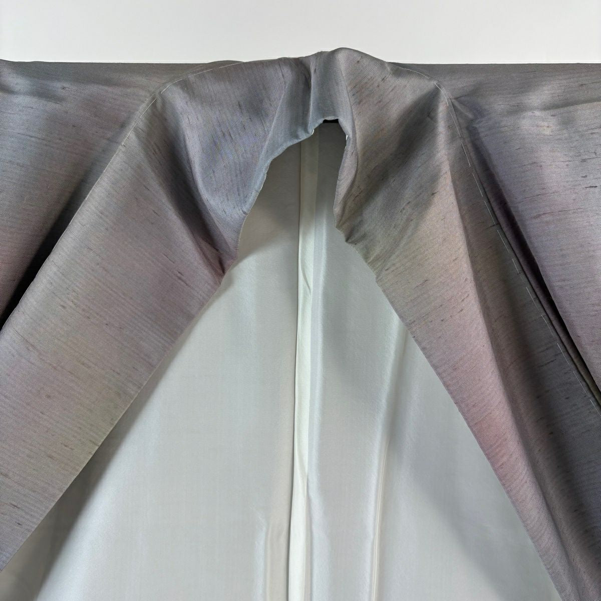 【美品】 小紋 身長163cm 袖長62.5cm S 雙層 牛首紬織織地 落款あり 漸變圖案 灰紫 純蠶絲 逸品級