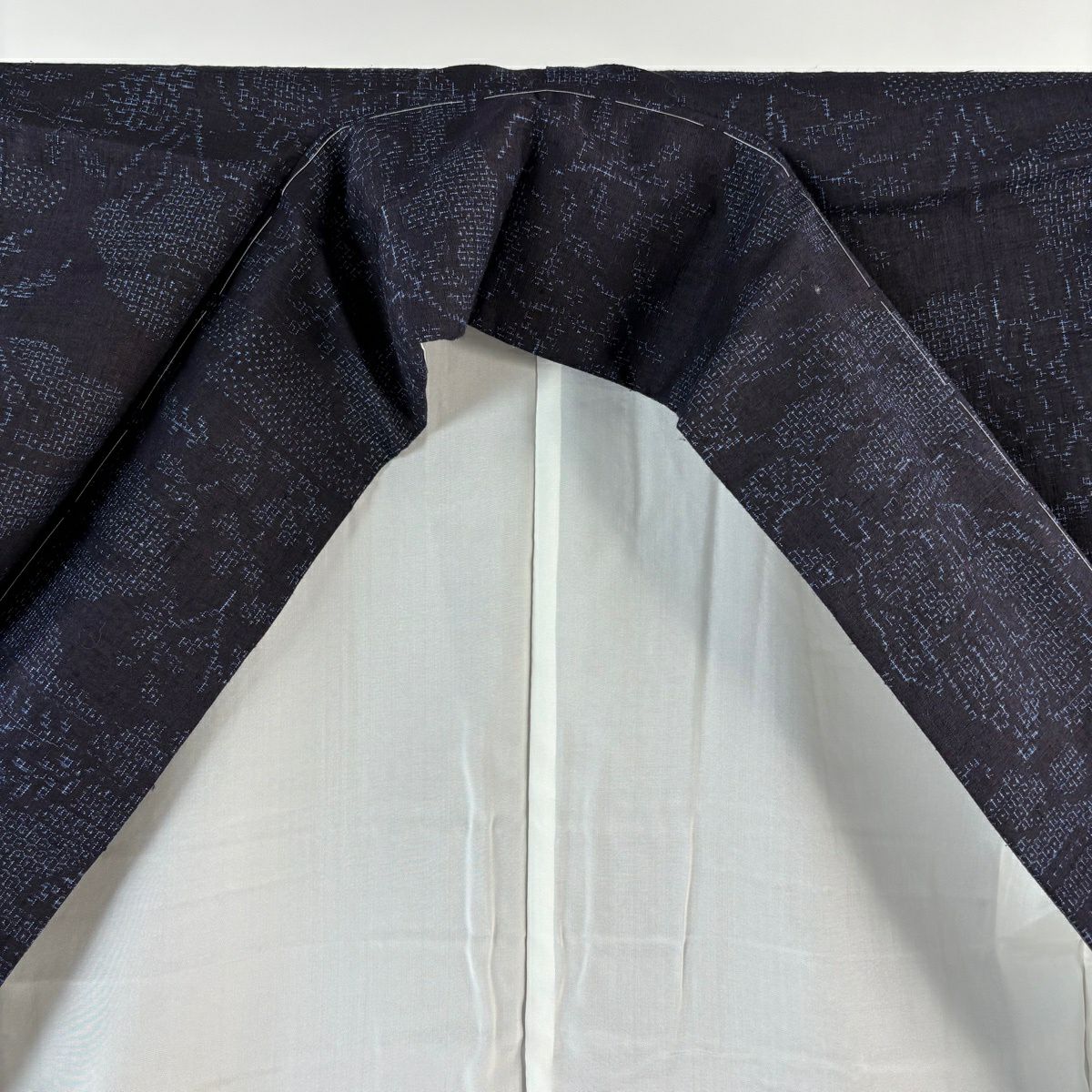 【美品】結城紬織 身長160cm 袖長62.5cm S 雙層 本場結城紬織 證書齊全 人物 雲紋 深藍 純蠶絲 逸品級