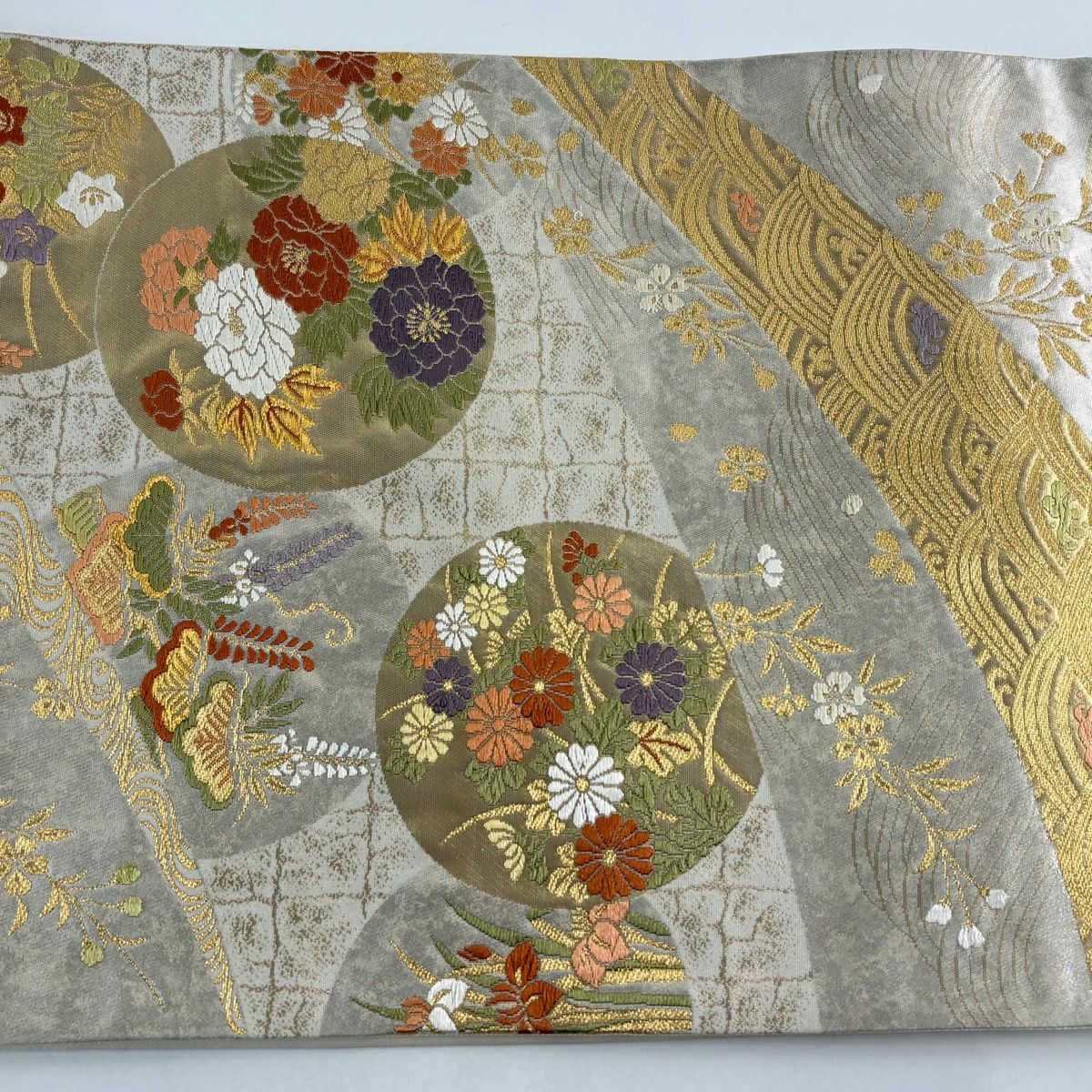 【美品】 袋帶 秀品級 草花紋紋 波頭 唐織 金金箔 銀 六通 純蠶絲
