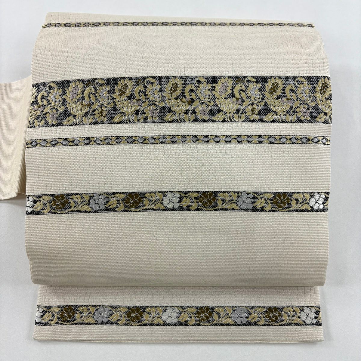 【美品】名古屋帶 名品級 段紋 草花紋紋 奶油色 純蠶絲
