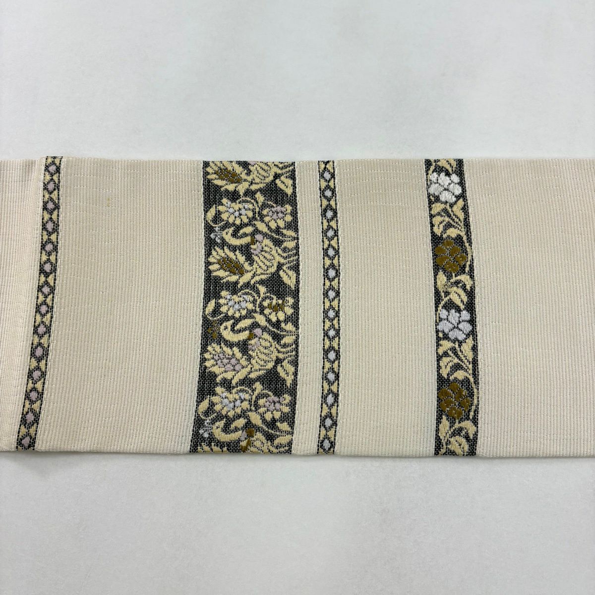 【美品】名古屋帶 名品級 段紋 草花紋紋 奶油色 純蠶絲