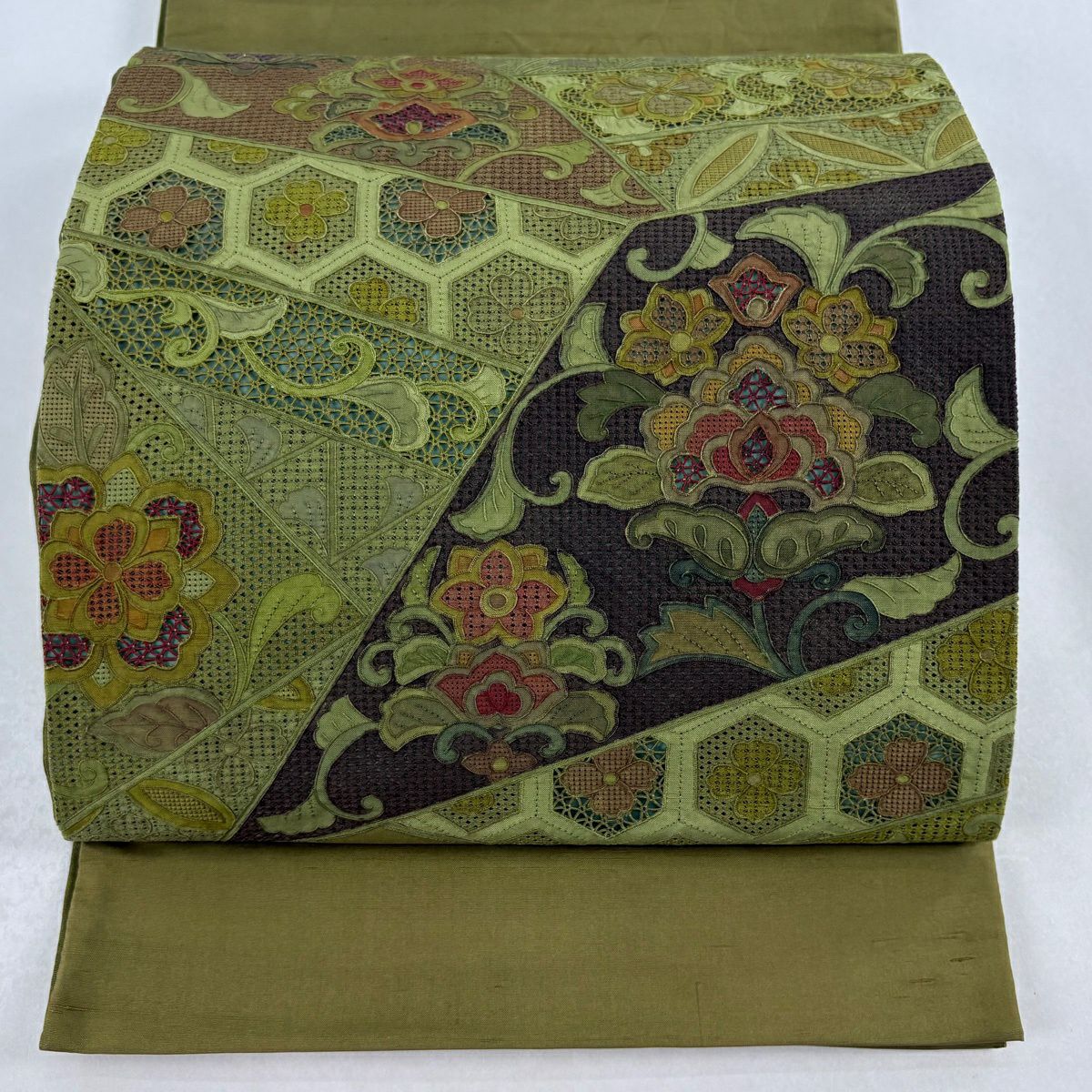 袋帶 逸品級 證書附帶 牛首紬織織 花唐草紋 龜甲 刺繡 鶯色 大鼓圖案 純蠶絲