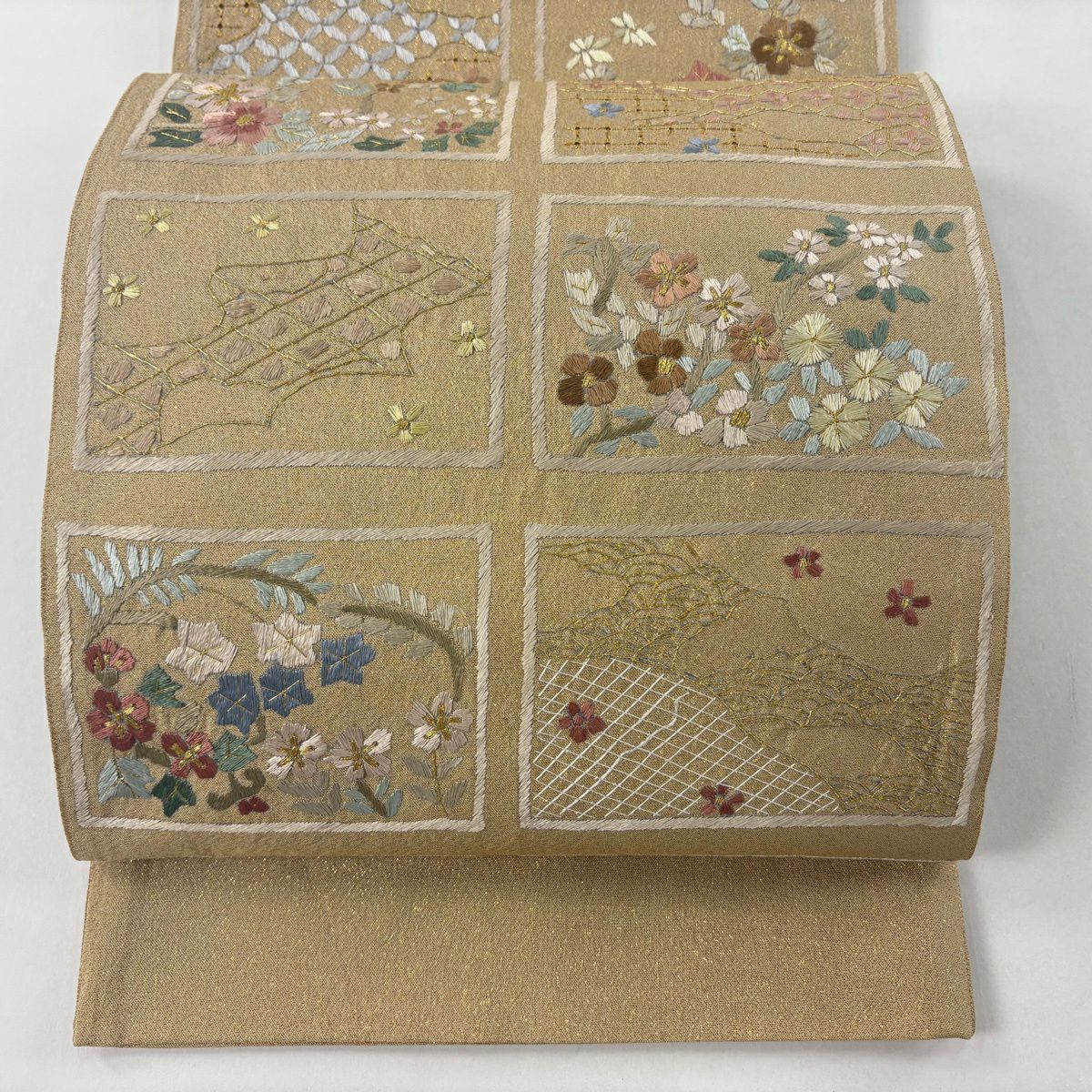 【美品】 袋帶 逸品級 草花紋紋 有職文樣 刺繡 金絲 淺茶 六通 純蠶絲