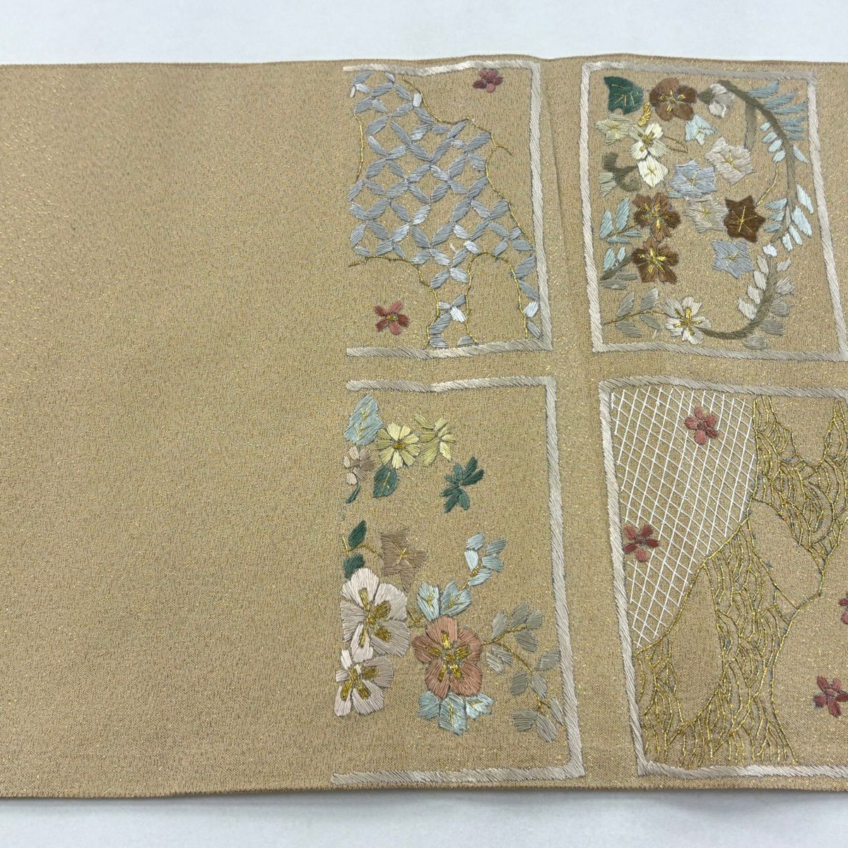 【美品】 袋帶 逸品級 草花紋紋 有職文樣 刺繡 金絲 淺茶 六通 純蠶絲
