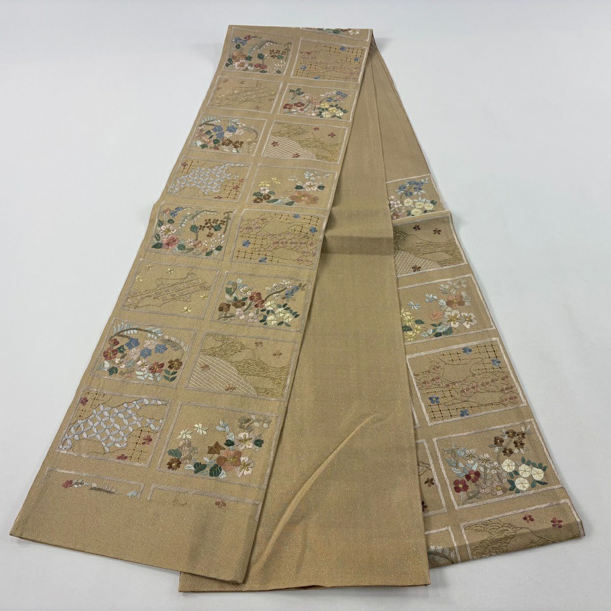 【美品】 袋帶 逸品級 草花紋紋 有職文樣 刺繡 金絲 淺茶 六通 純蠶絲