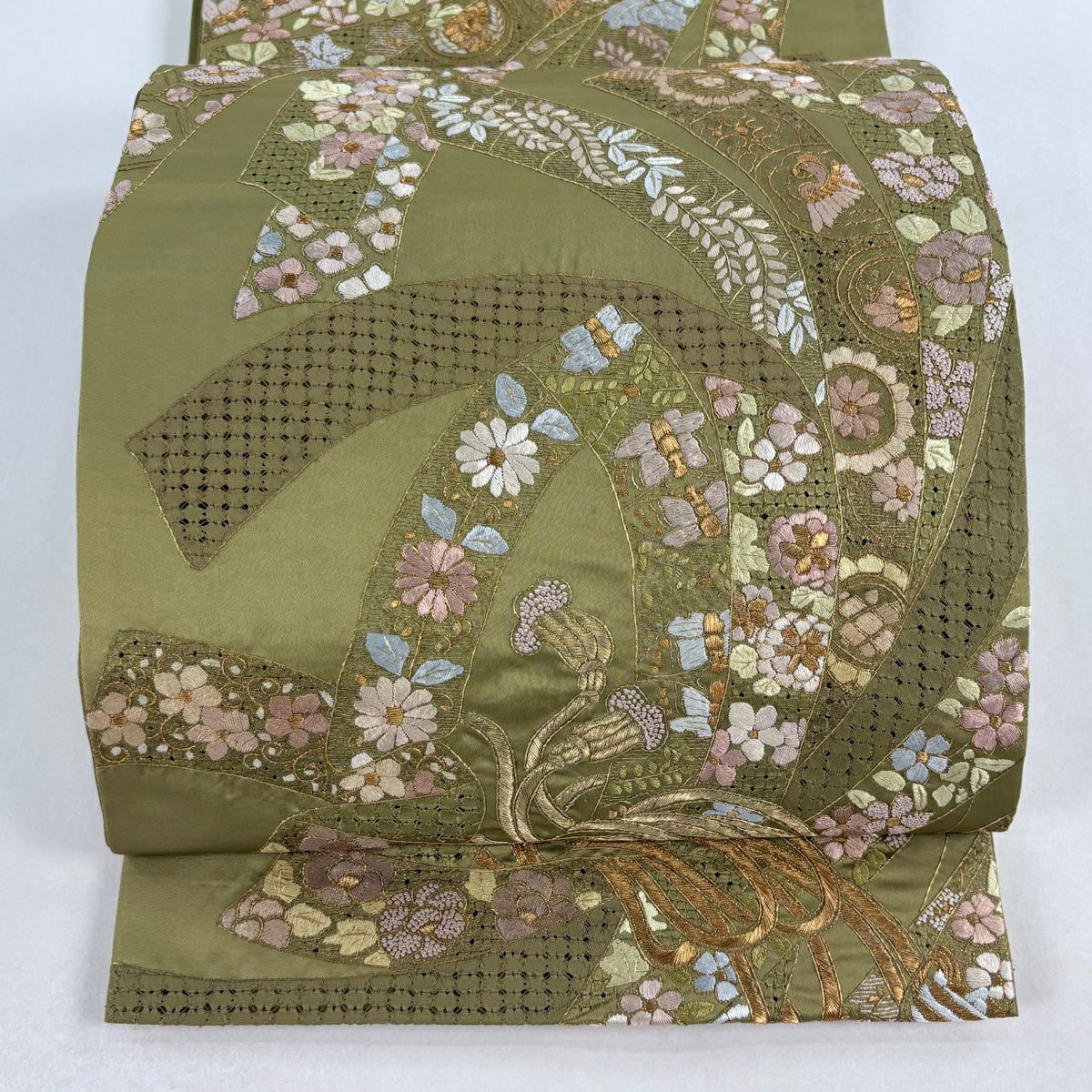 【美品】 袋帶 逸品級 束帶熨斗紋 草花紋刺繡 金線 鶯色 六通 純蠶絲