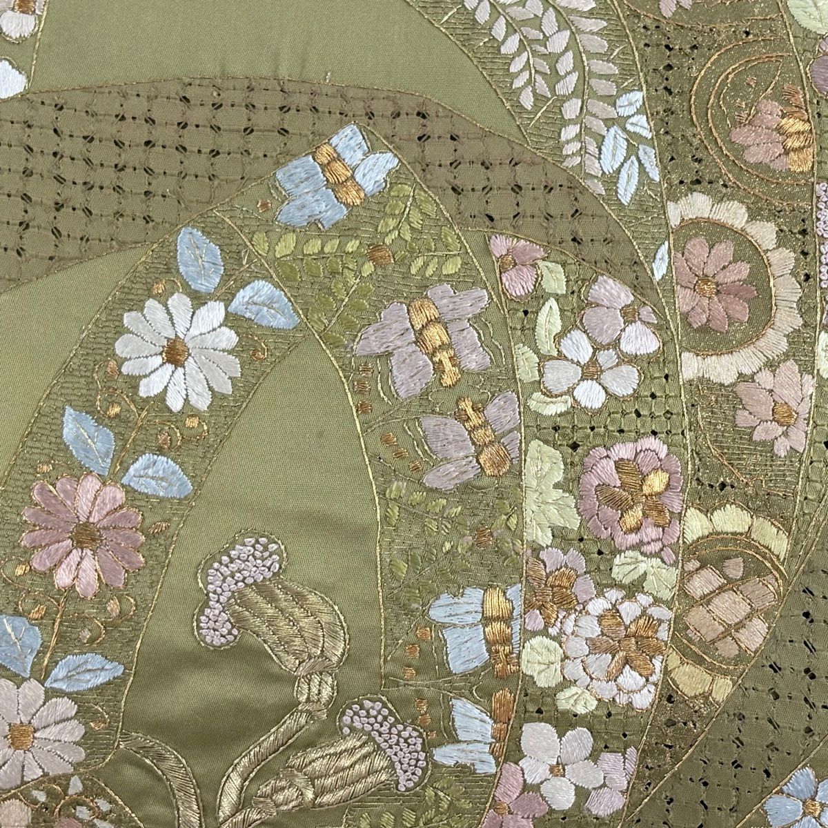 【美品】 袋帶 逸品級 束帶熨斗紋 草花紋刺繡 金線 鶯色 六通 純蠶絲