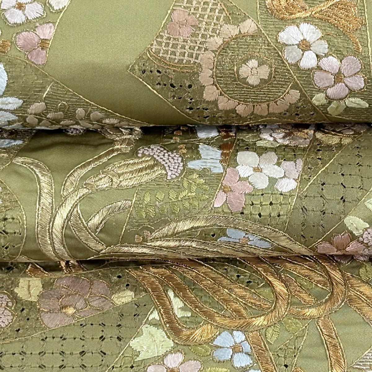 【美品】 袋帶 逸品級 束帶熨斗紋 草花紋刺繡 金線 鶯色 六通 純蠶絲