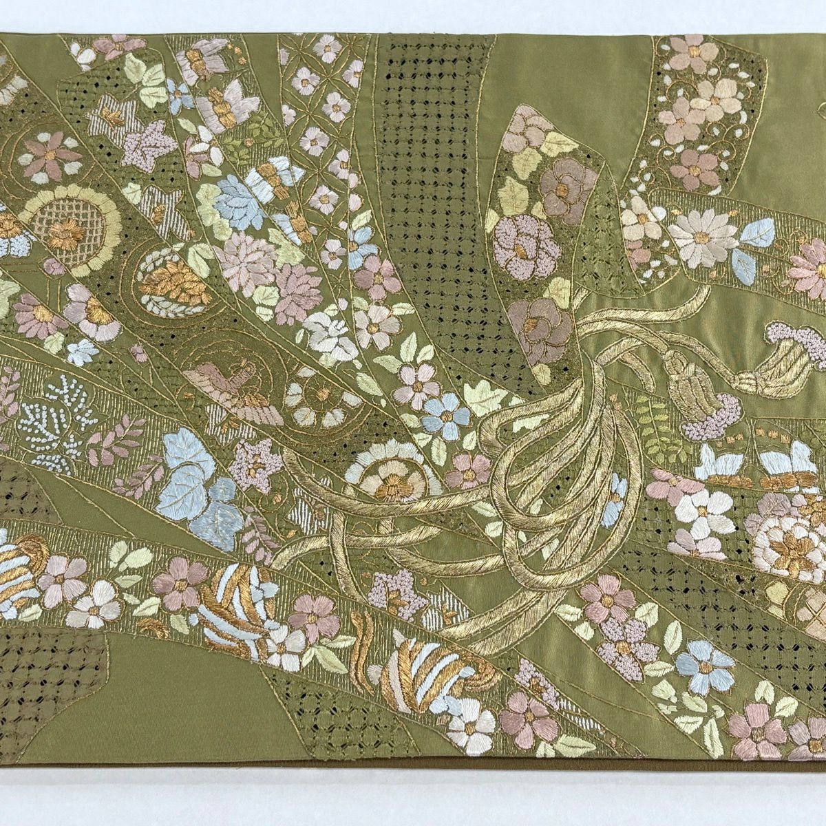 【美品】 袋帶 逸品級 束帶熨斗紋 草花紋刺繡 金線 鶯色 六通 純蠶絲