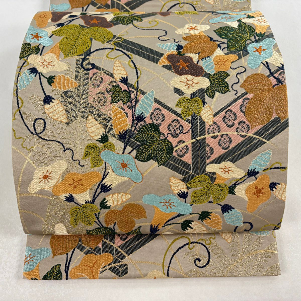 【美品】 袋帶 逸品級 白綾苑大庭 落款 草花紋紋 衝立 白 金糸 灰色 六通 純蠶絲