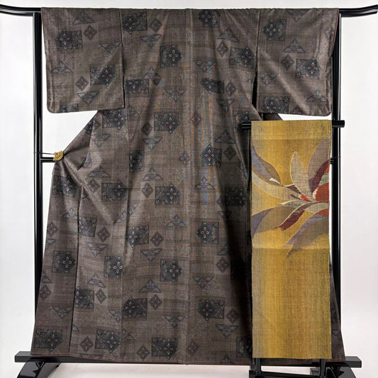 【美品】 大島紬織 身長161cm 袖長65cm M 雙層 名古屋帶套裝 純泥染 證書齊全 華紋 草花紋紋 焦茶 純蠶絲 秀品級