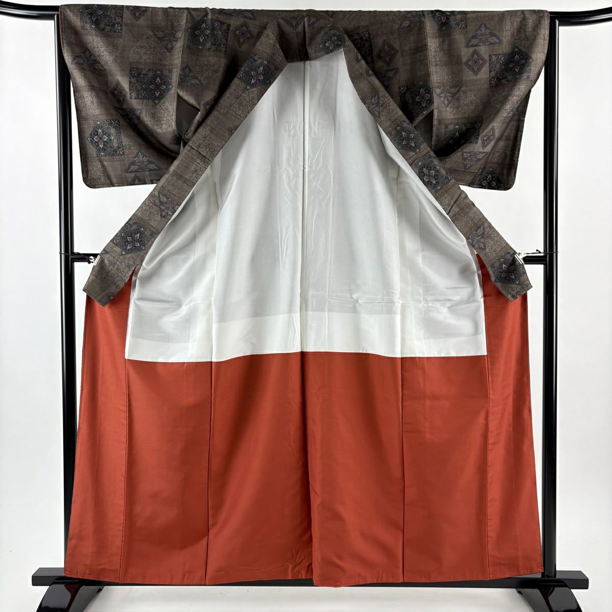 【美品】 大島紬織 身長161cm 袖長65cm M 雙層 名古屋帶套裝 純泥染 證書齊全 華紋 草花紋紋 焦茶 純蠶絲 秀品級