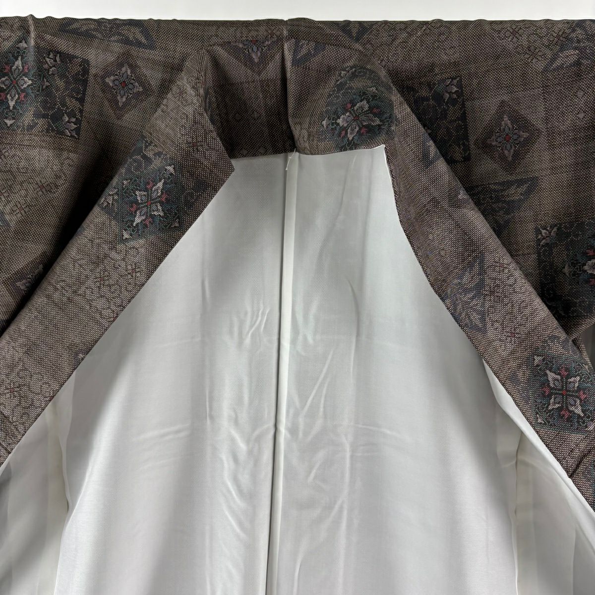 【美品】 大島紬織 身長161cm 袖長65cm M 雙層 名古屋帶套裝 純泥染 證書齊全 華紋 草花紋紋 焦茶 純蠶絲 秀品級