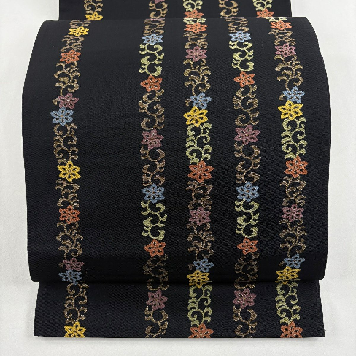 【美品】 袋帶 秀品級 花唐草紋 金金箔 黑 六通 純蠶絲