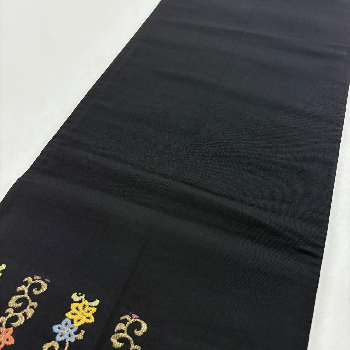 【美品】 袋帶 秀品級 花唐草紋 金金箔 黑 六通 純蠶絲