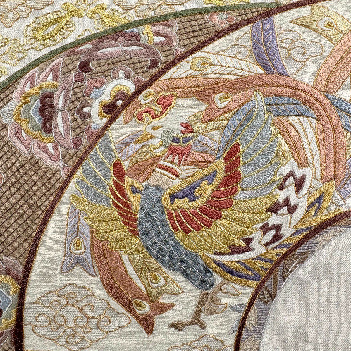 【美品】 袋帶 秀品級 關西仕立 雛鳳凰 華紋 刺繡 金金箔 奶油色 大鼓圖案 純蠶絲