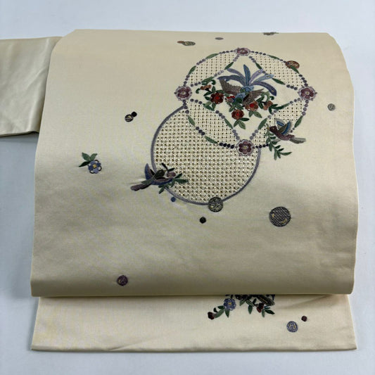 【美品】 名古屋帶 秀品級 花喰鳥 草花紋 金糸 刺繡 米色 純蠶絲