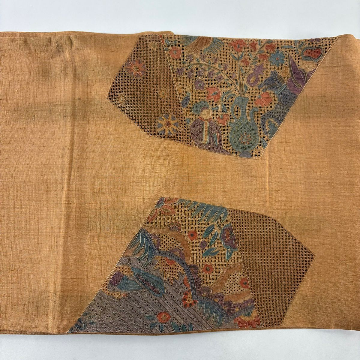 袋帶 名品級 結城紬織織 人物 花唐草紋 刺繡 金彩裝飾 淺橙色 大鼓圖案 純蠶絲