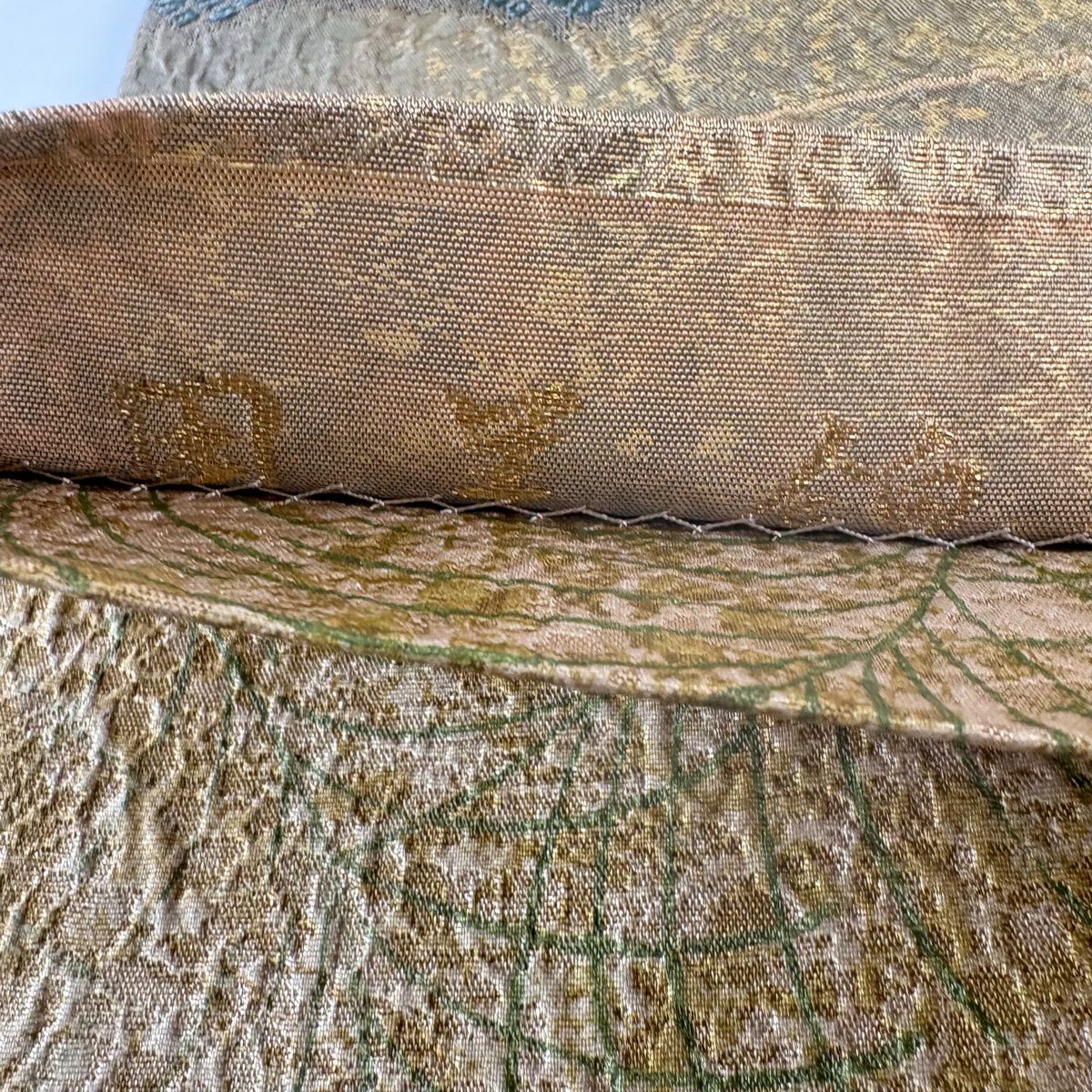 【美品】 袋帶 名品級 渡文 落款あり 疋田紋 縞 金金箔 唐織 黃土 深藍色 六通 純蠶絲