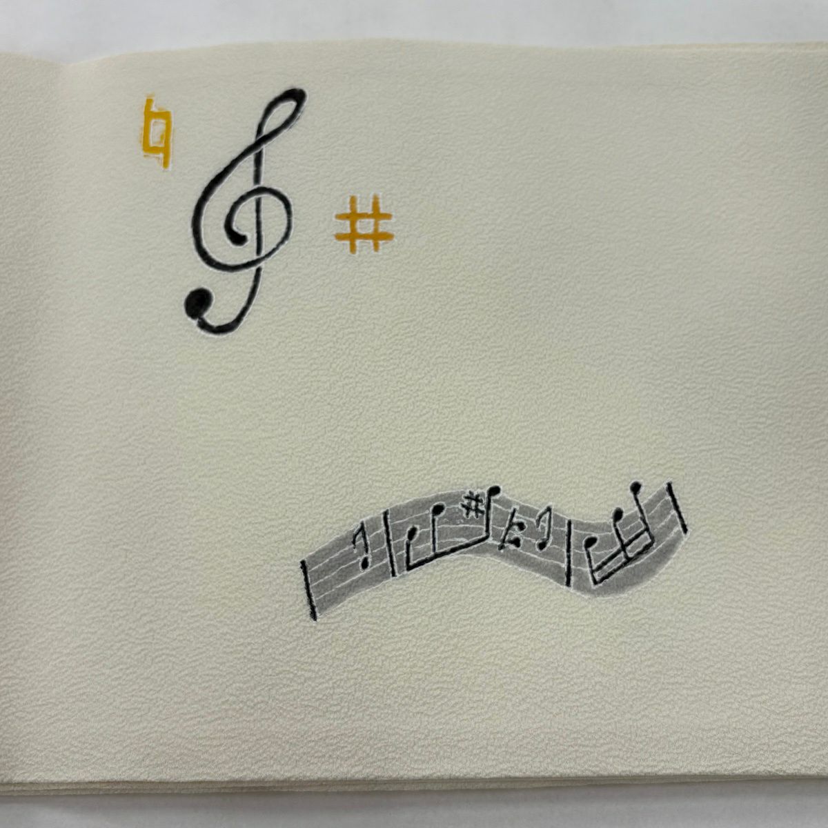 【美品】 開口名古屋帶 逸品級 音符 奶油色 純蠶絲