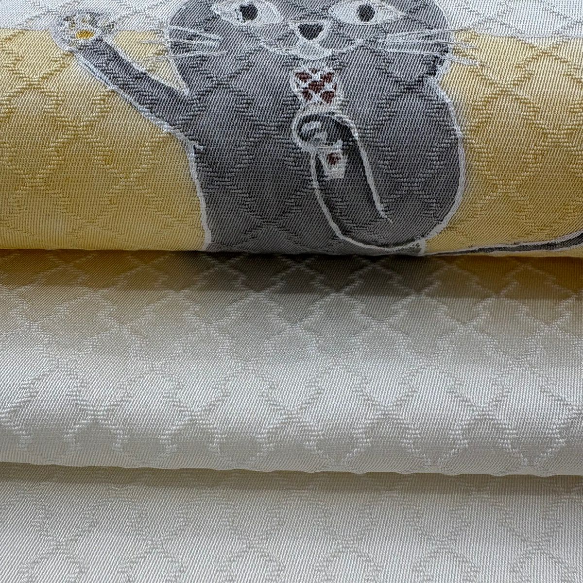 【美品】 開口名古屋帶 逸品級 附有落款 貓圖案 奶油色 純蠶絲