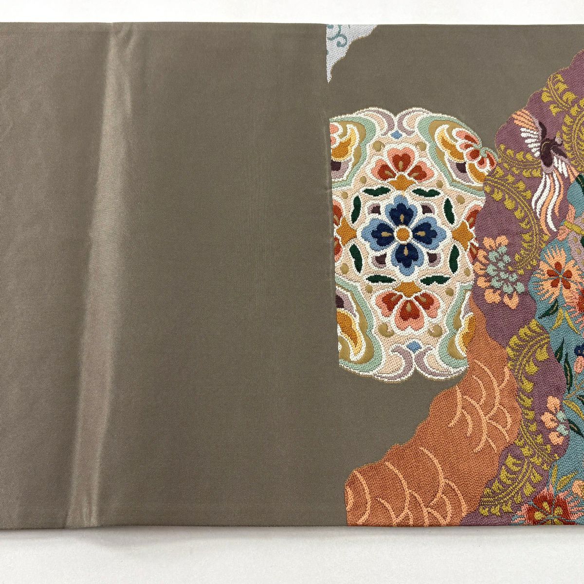 【美品】 袋帶 逸品級 白綾苑大庭 落款あり 關西仕立 華紋 花鳥 金金箔 灰紫 六通 純蠶絲