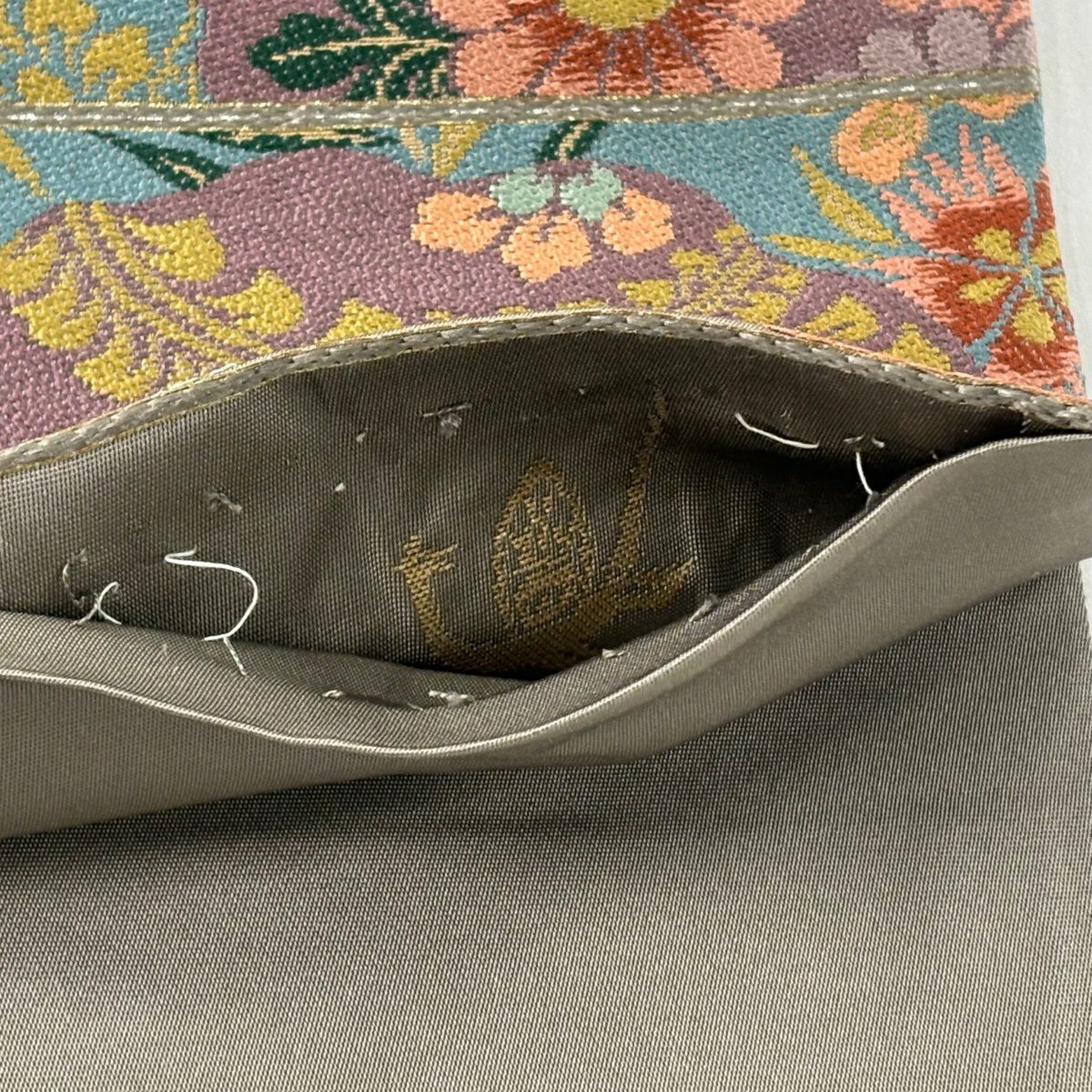 【美品】 袋帶 逸品級 白綾苑大庭 落款あり 關西仕立 華紋 花鳥 金金箔 灰紫 六通 純蠶絲