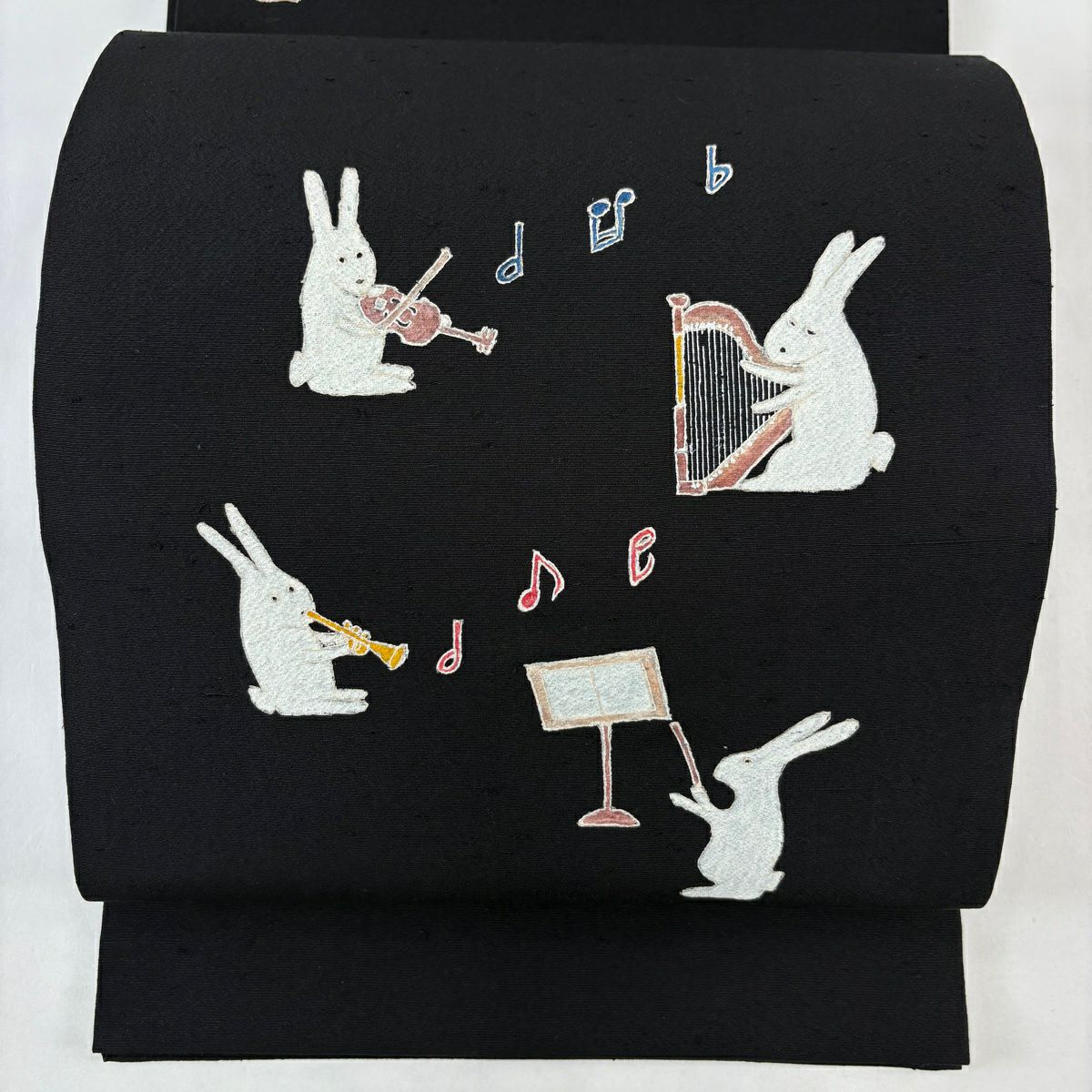 【美品】 開口名古屋帶 逸品級 附有落款 兔子 樂器 黑 純蠶絲