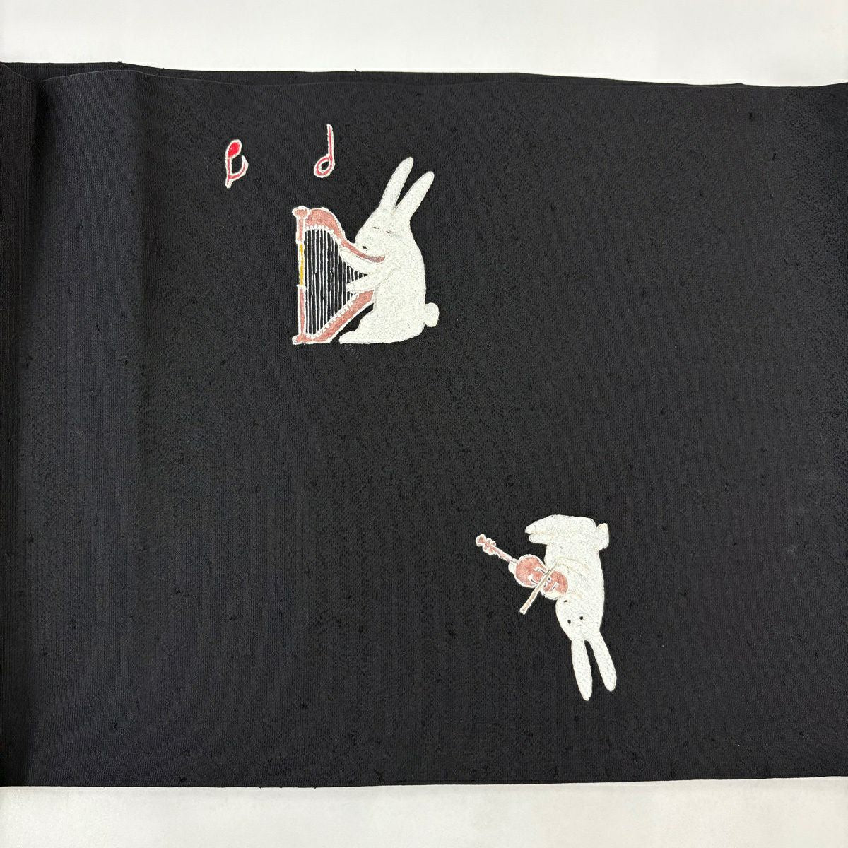 【美品】 開口名古屋帶 逸品級 附有落款 兔子 樂器 黑 純蠶絲