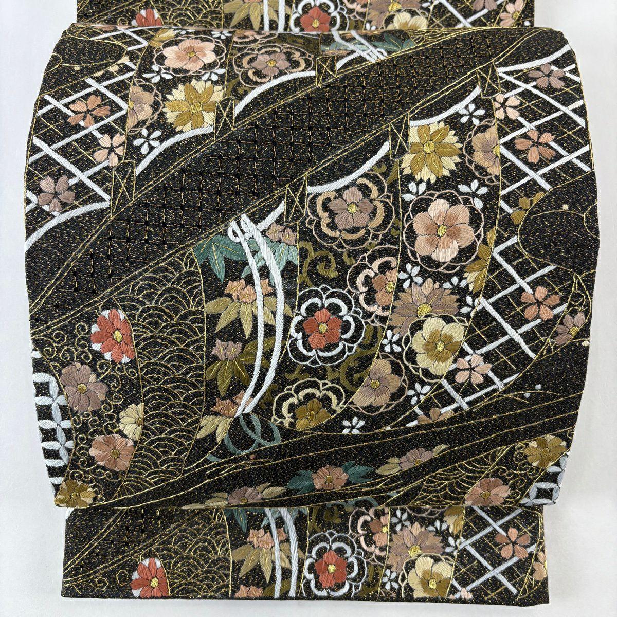 【美品】 袋帶 逸品級 幾帳 草花紋 金絲 刺繡 焦茶 六通 純蠶絲