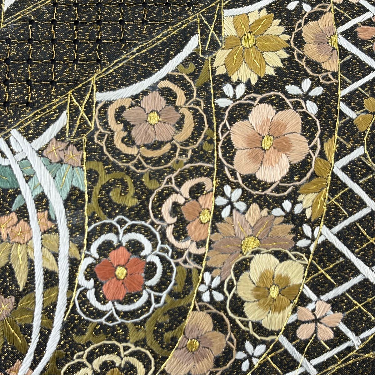 【美品】 袋帶 逸品級 幾帳 草花紋 金絲 刺繡 焦茶 六通 純蠶絲