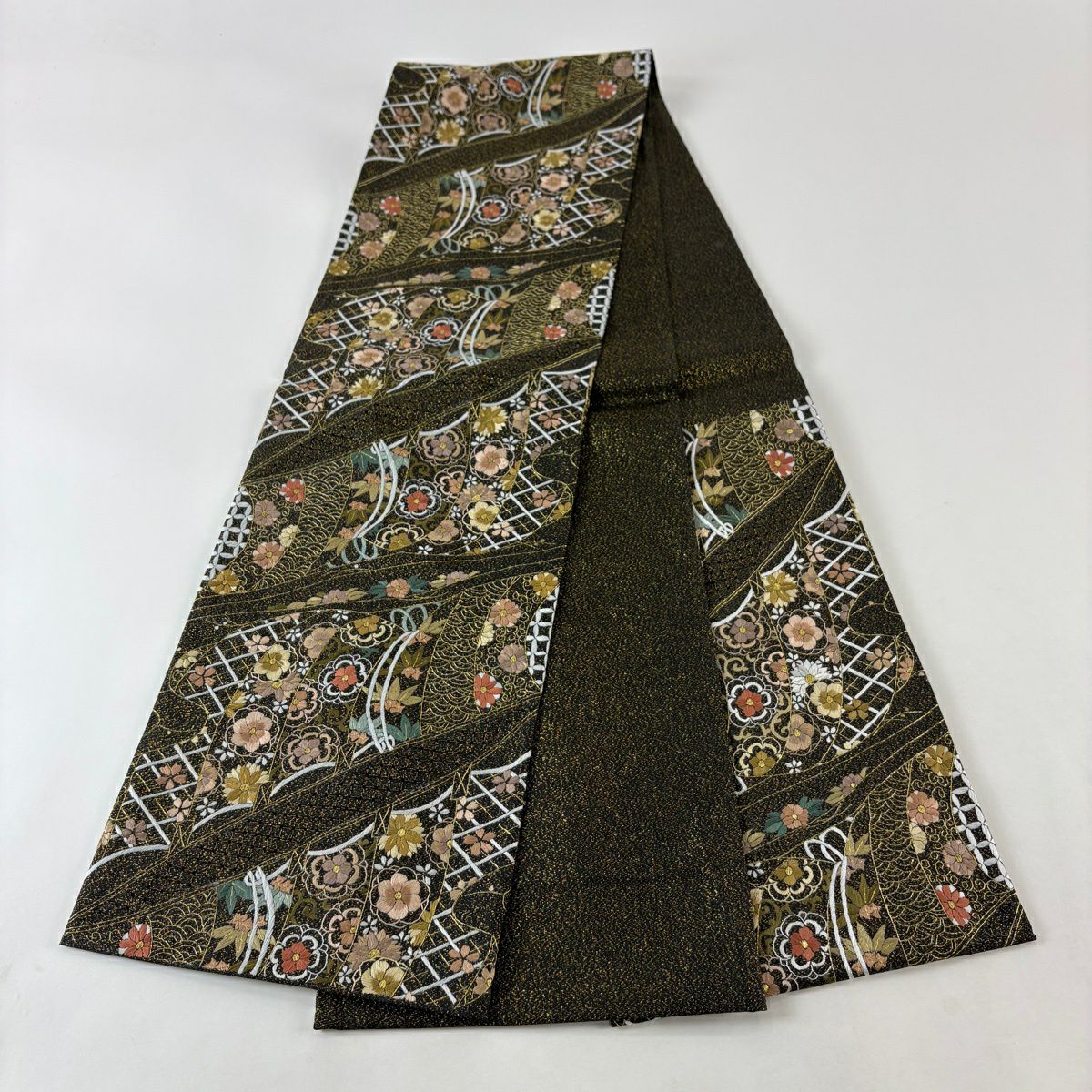 【美品】 袋帶 逸品級 幾帳 草花紋 金絲 刺繡 焦茶 六通 純蠶絲